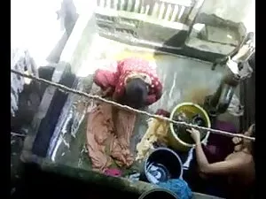 लोचदार बट में वाइब्र ...