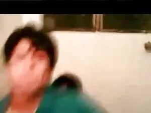 एक गुलाबी चूत को चोद ...