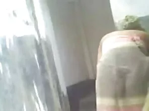 सुंदर लड़की उसे गुदा ...
