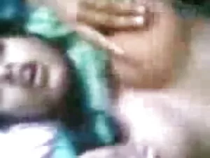 वह एक मुर्गा पालने क ...