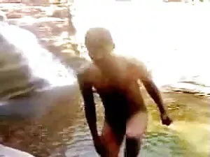 एंजेलिना के पास एक स ...