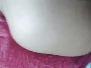 एक गहरे गले हिंदी से ...
