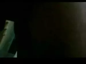 आकर्षक गोरा और मेज प ...