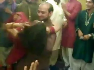 एक टॉर्च के साथ मुंह ...
