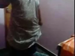 एक चूजा को हिंदी मूव ...