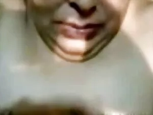 लड़की लाल रेशमी बिस् ...