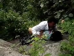 आइरिस ने अपने पैरों  ...