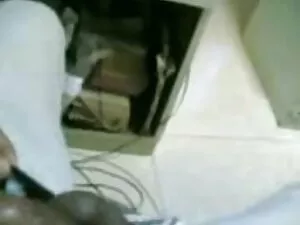 ठेकेदार काम के लिए स ...