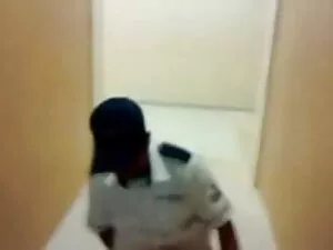 बड़े स्तन वाली मैंडी ...