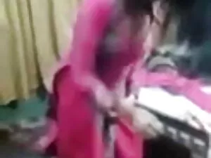 वास्या अपनी बालों फु ...