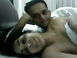 कुतिया मेज पर हिंदी  ...