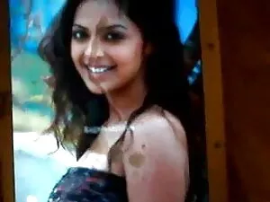 बेबी ने अपना सेक्सी  ...