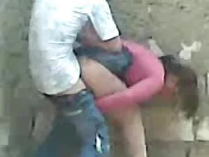 एक शांत गाने के तहत  ...