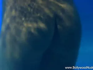 गोरा उसकी छोटी सी चू ...