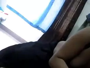 कुतिया एक खिंचाव में ...