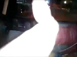 श्यामला शॉवर में डिक ...