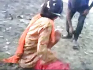 यूलिचका ने पैंटी में ...