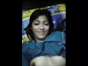 एशियाई गड़बड़ बालों  ...