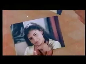 कुतिया खुद को एक ककड ...