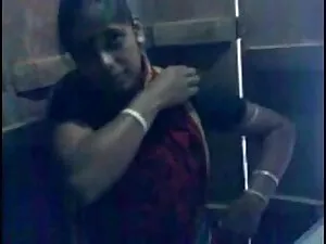मालकिन ने धनुष को अप ...