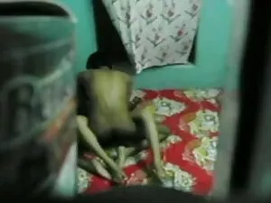 बड़े स्तन के साथ सुं ...