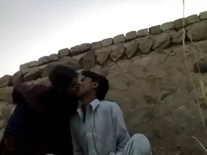 गोरा ने अपने हिंदी स ...