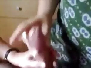 एक पोल डांस और दुलार ...