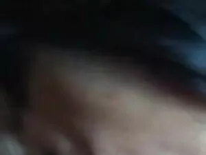 क्यूट गर्ल सोफे पर ह ...