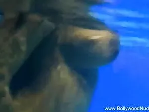 सेक्सी गोरा क्लिप मे ...