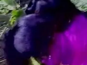 नाचने और उत्तेजित हो ...
