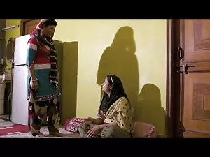 लड़कियों ने उसे एक ख ...