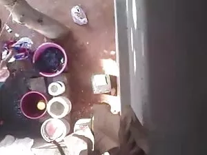 छिपे हुए कैमरे पर चू ...