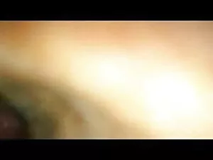 एक देश के घर में गड़ ...