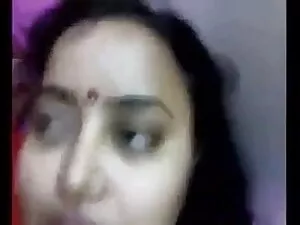 लड़की ने उसकी दरार म ...