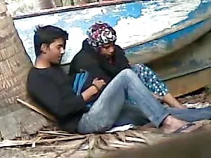 बेसबॉल कैप कुतिया मे ...